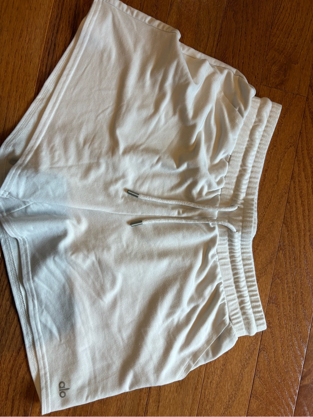 ALO Yoga Cream Athletic Drawstring Shorts - women size Large